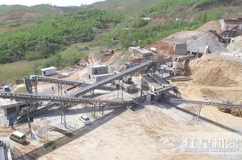 礦山破碎機作業(yè)現(xiàn)場